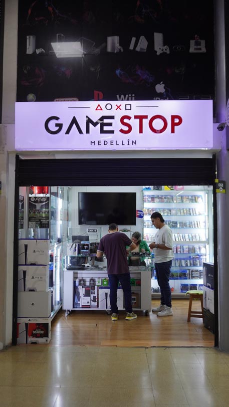Game Stop | Centro Comercial Monterrey Medellín
