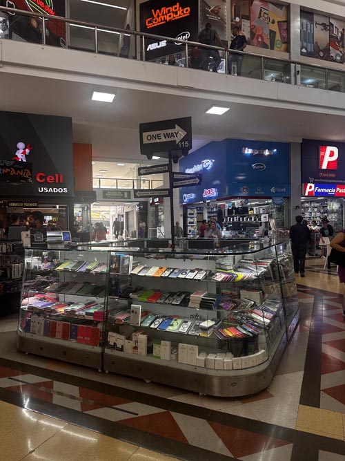 One Way 115 | Centro Comercial Monterrey Medellín