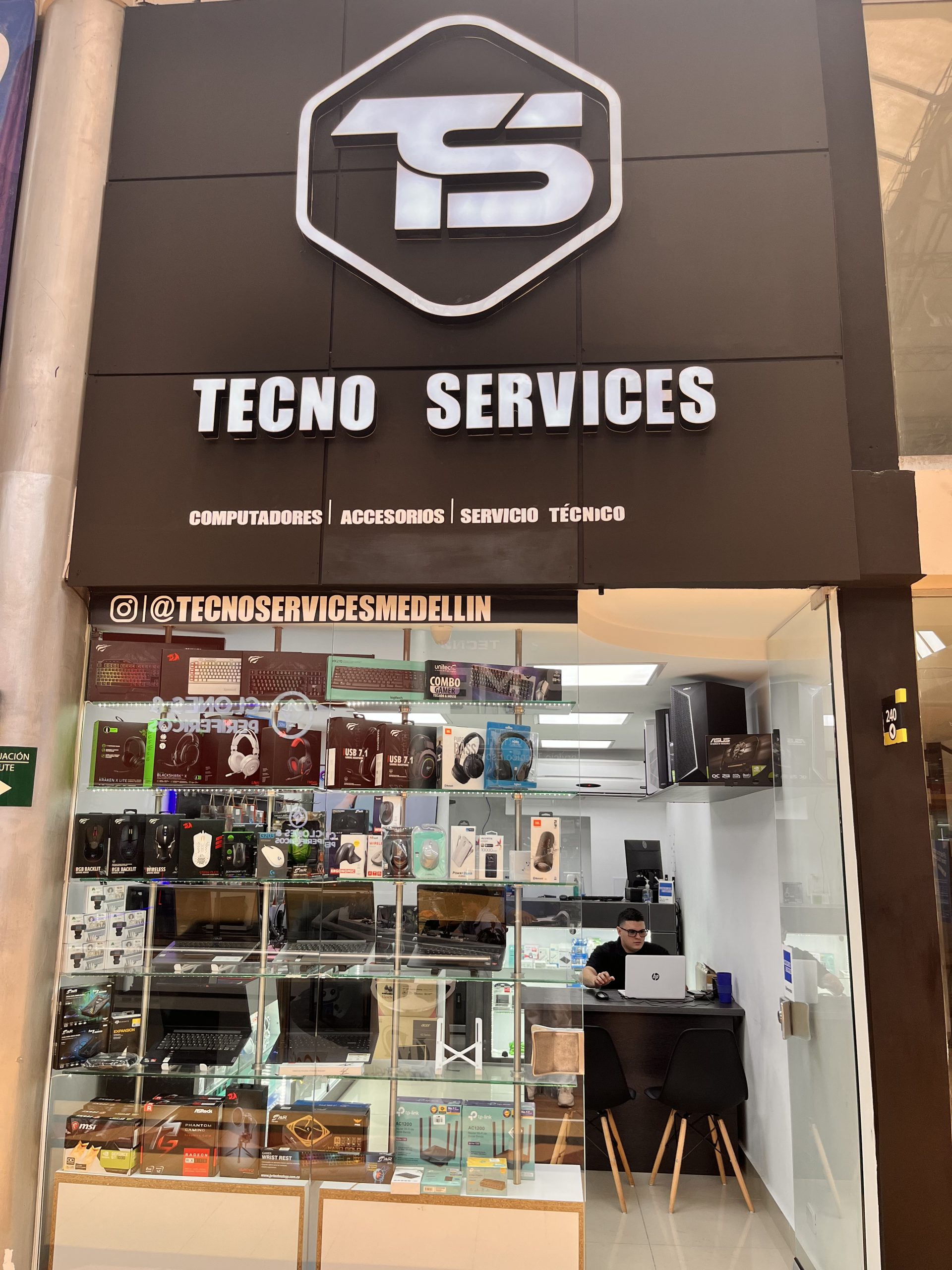 Tecno Services | Centro Comercial Monterrey Medellín