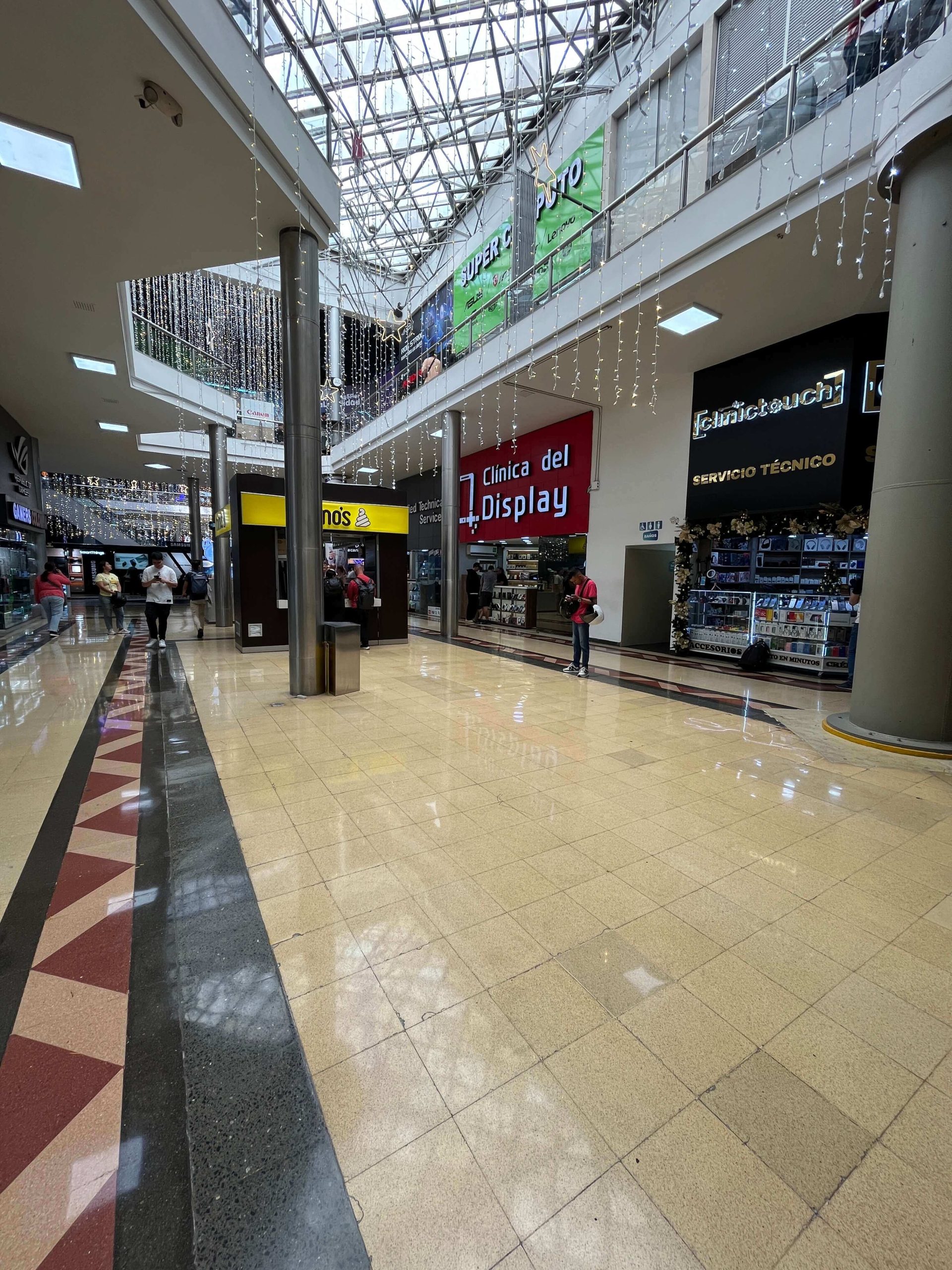 Zona Común – zona de comidas del primer piso | Centro Comercial Monterrey Medellín